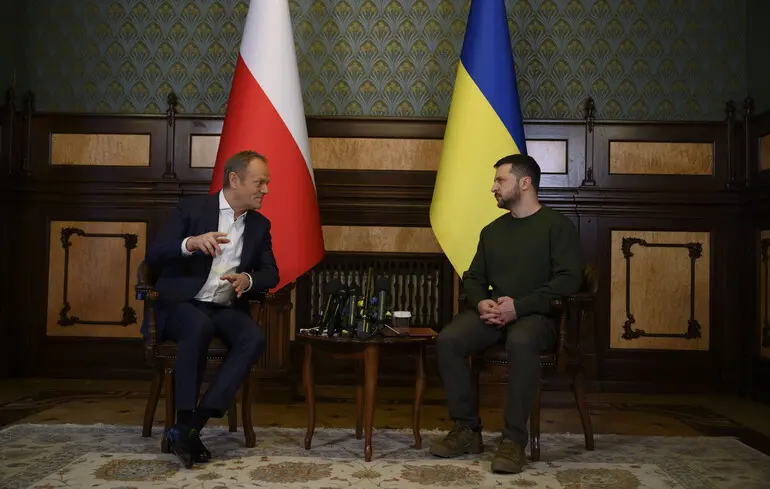 Зеленський і Туск обговорили транзит допомоги після зауважень Дуди 1