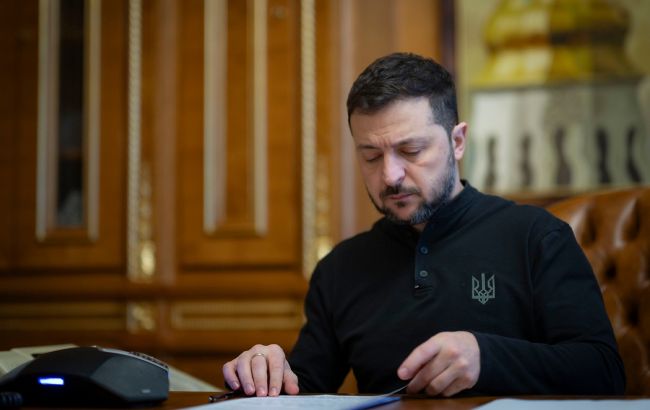 Зеленський присвоїть звання Героя України Фішеру, Гринцевичу та Карвацькому 1