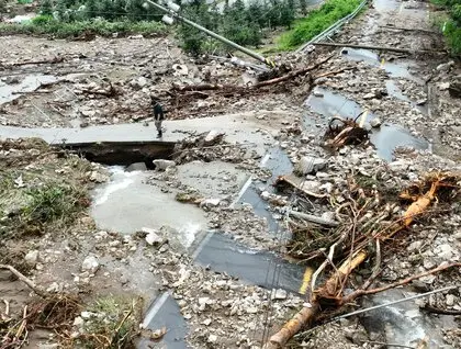 Зливи у Південній Кореї - оголошено найвищий рівень загрози зсувів - фото 2