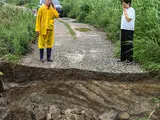 Зливи у Південній Кореї - оголошено найвищий рівень загрози зсувів - фото 9