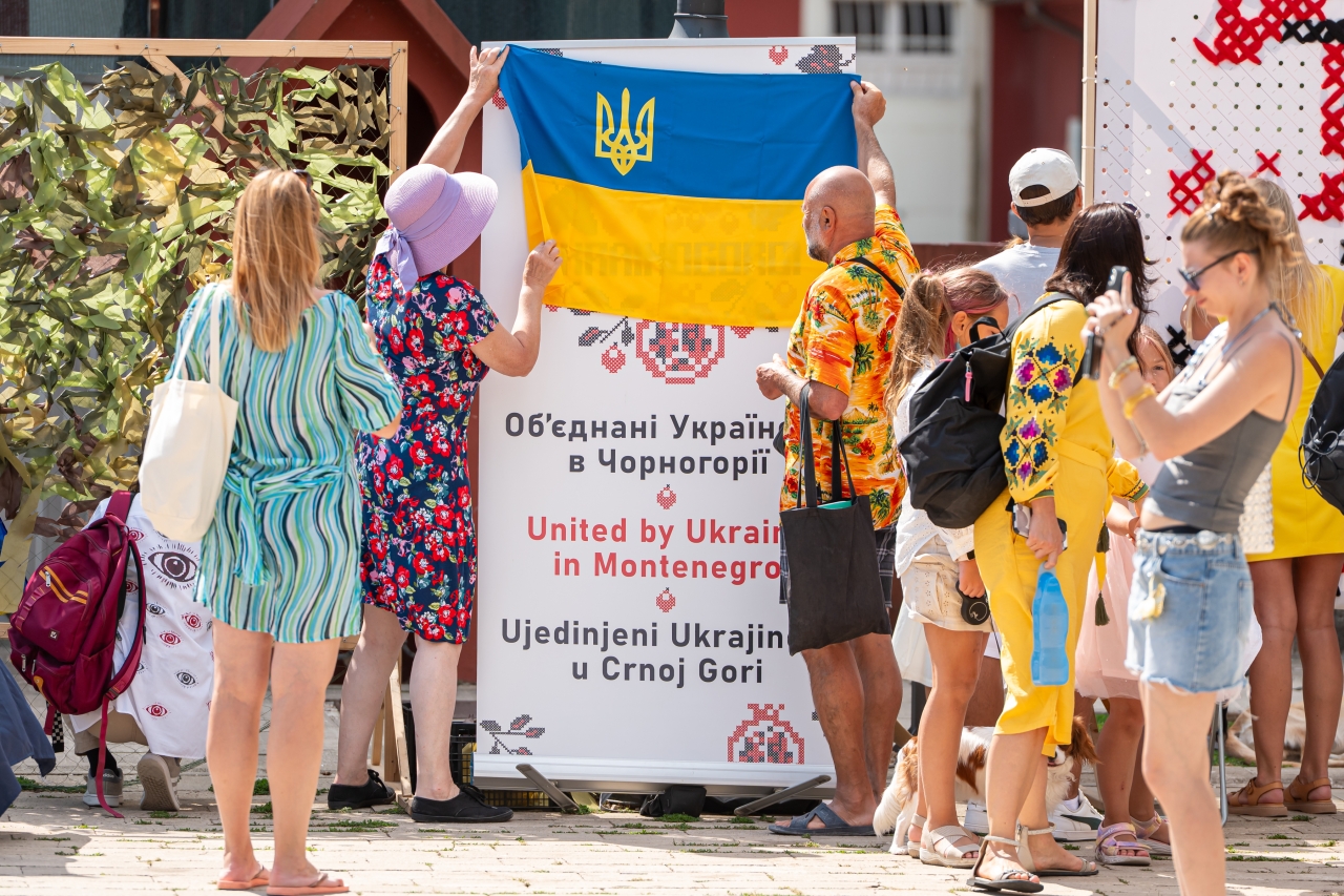 День Незалежності України - у Цетіньє пройшла хода з 34-метровим прапором - фото 28