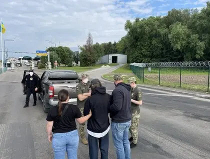 Депортація українців зі США - перші біженці повернуличя в Україну 2