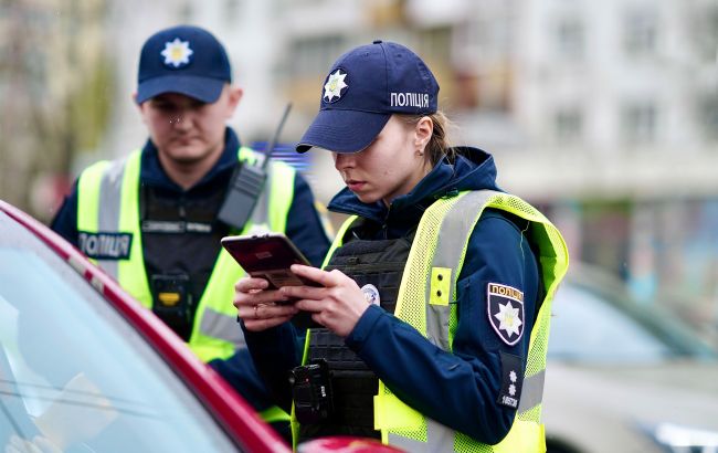 Киянку судитимуть за прапор з нацистською символікою 1