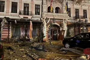 Кожного літа Ейфелева вежа виростає на 12–15 см 3