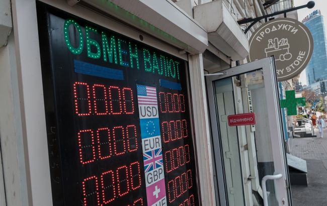 Курс долара на початку серпня очікується на рівні 41,6-42 гривень 1