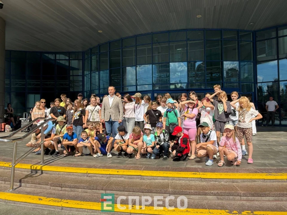 "Літо без війни": з Києва до Карпат вирушили діти загиблих і полонених військових 2