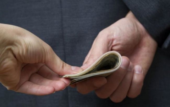 Митники Закарпатття за хабар хотіли переправити чоловіка в Угорщину 1