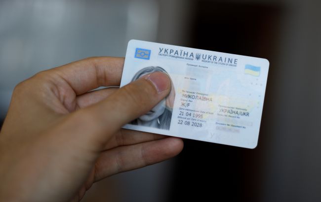Перший паспорт України дитині видають в 14 років - ID-картка, які документи потрібні, ціна 1