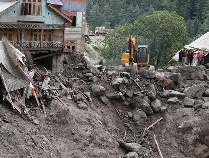 Повінь у Кашмірі - потужна злива знищила дороги та забрала життя понад 50 людей - фото 4