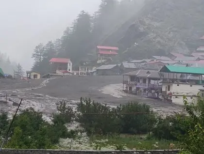 Повінь в Гімалаях накрила село Дхаралі - понад 50 зниклих безвісти - фото Повінь в Гімалаях накрила село Дхаралі - понад 50 зниклих безвісти - фото 2