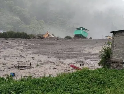 Повінь в Гімалаях накрила село Дхаралі - понад 50 зниклих безвісти - фото Повінь в Гімалаях накрила село Дхаралі - понад 50 зниклих безвісти - фото 1