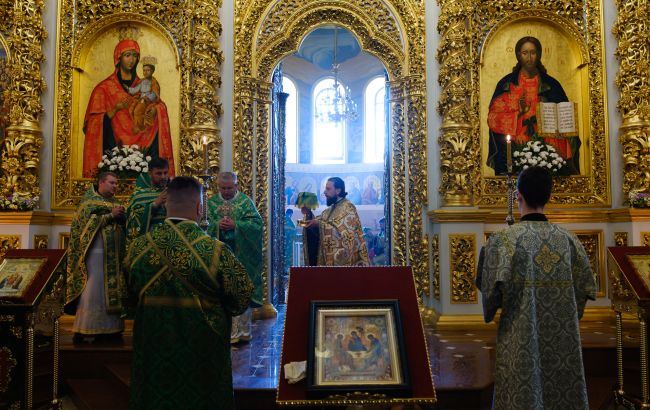 Священники ПЦУ благословляють дітей на початок навчального року 1 вересня - що відомо 1