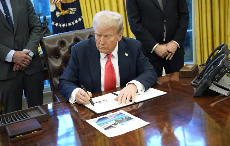 Тарифна війна - Трамп підписав новий указ про мита для десятків країн: деталі 1