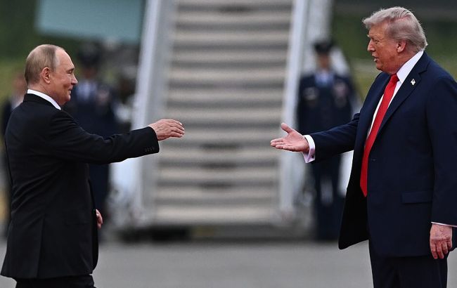 Трамп аплодував Путіну на Алясці - Білий дім вирізав кадри з відео 1