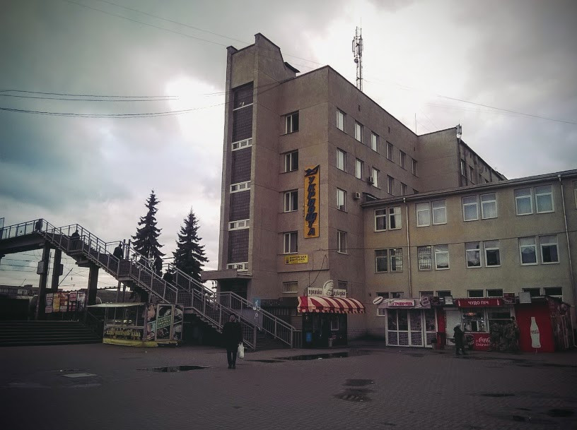 Укрпошта розпродує нерухомість: оголосили 16 аукціонів за день 1