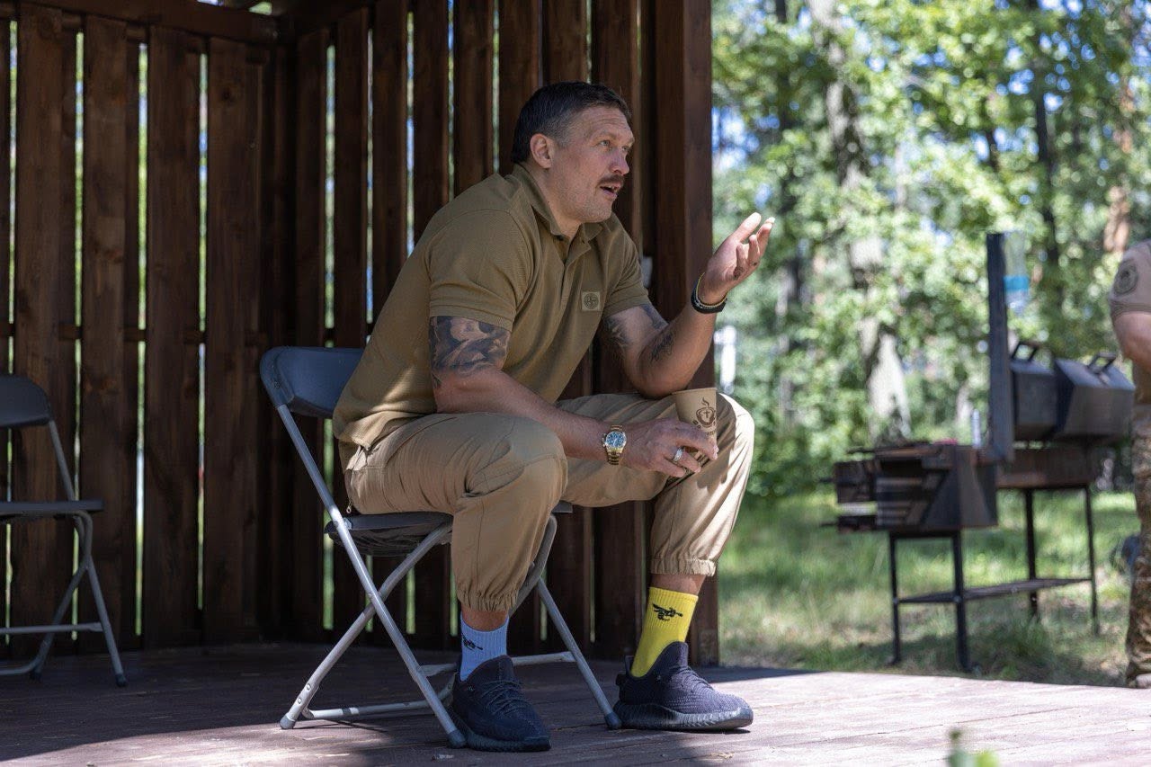 Усик і Ващук зустрілися з пораненими військовими - фото і відео 3