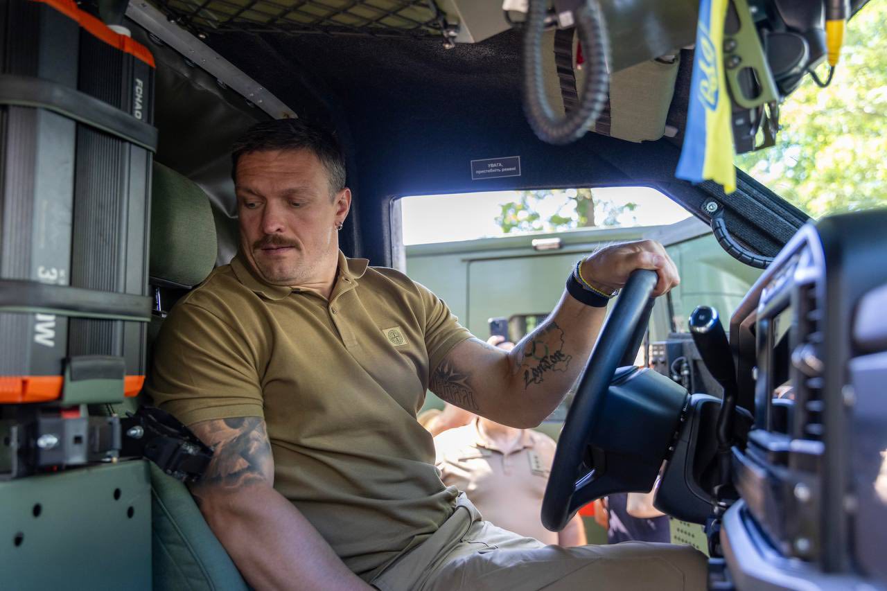 Усик і Ващук зустрілися з пораненими військовими - фото і відео 2