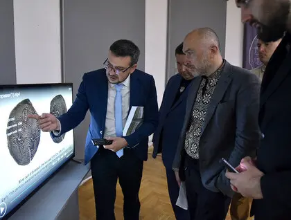 Виставка Скарби України показала сенсаційну знахідку з Городниці - фоторепортаж Виставка Скарби України показала сенсаційну знахідку з Городниці - фоторепортаж 11