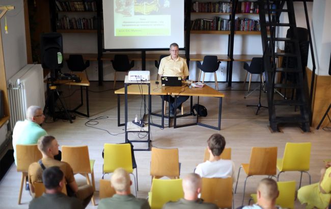 Зарплата викладача університету залежить від тарифної сітки, проектів і премій - скільки платять 1