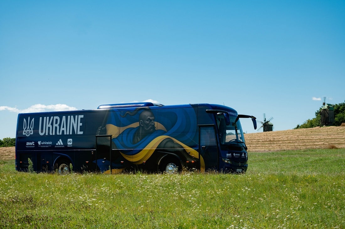 Збірна України перед стартом ЧС 2026 отримала унікальний автобус, фото та відео 8