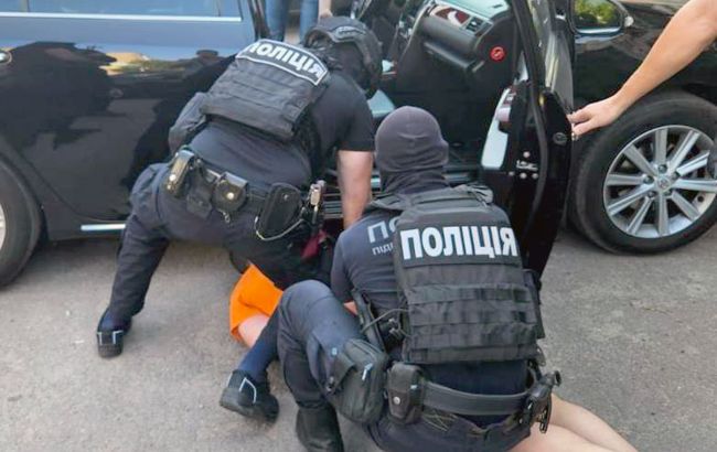 Злочинці напали на матір військового на Харківщині 1