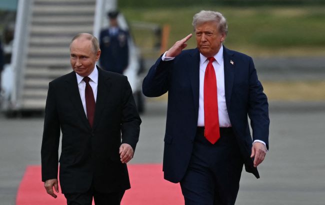 Зустріч Трампа та Путіна - посадовці США забули в готелі на Алясці секретні документи, фото 1