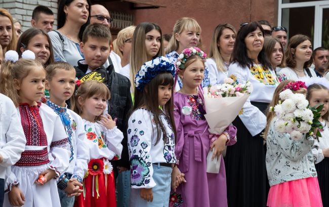 1 вересня починається 2025-2026 навчальний рік - на учнів чекають дистанційка, підземні укриття, нові предмети та реформа старшої школи 1 вересня починається 2025-2026 навчальний рік - на учнів чекають дистанційка, підземні укриття, нові предмети та реформа старшої школи 1