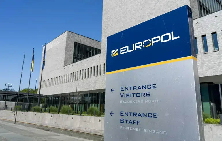 Двох підлітків у Нідерландах затримали за шпигунство на користь Росії BBC — новини Україна 1