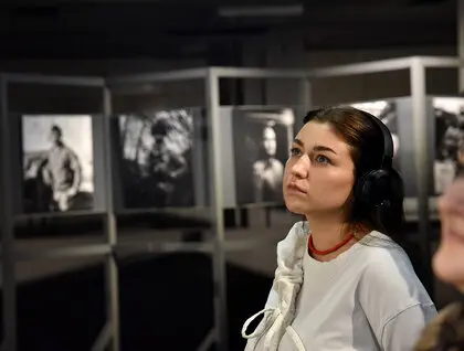 Фотовиставка «Калібр 120х35 мм» - бійці «Азову» показали фронтове життя у фотографіях - фото Фотовиставка «Калібр 120х35 мм» - бійці «Азову» показали фронтове життя у фотографіях - фото 31