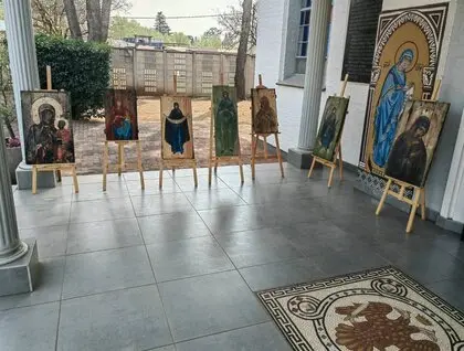 «Ікони на ящиках з-під озброєнь» - український мистецький проєкт уперше презентували в Африці - фото «Ікони на ящиках з-під озброєнь» - український мистецький проєкт уперше презентували в Африці - фото 17