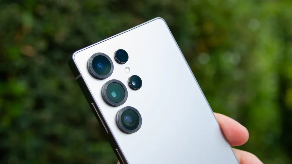 iPhone 17 Pro Max або Galaxy S25 Ultra - порівняння телефонів 3