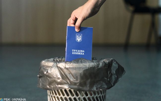 Кількість платників податків з зарплати в Україні за рік скоротилася на 860 тисяч осіб 3