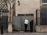 Новий мурал Бенксі - протест і правосуддя зійшлися на стіні суду - фото Новий мурал Бенксі - протест і правосуддя зійшлися на стіні суду - фото 6