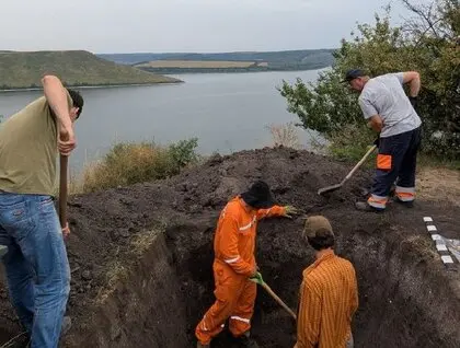Поховання Давньої Русі - в Бакоті розкопали рештки дитини XIII століття - фото Поховання Давньої Русі - в Бакоті розкопали рештки дитини XIII століття - фото 8