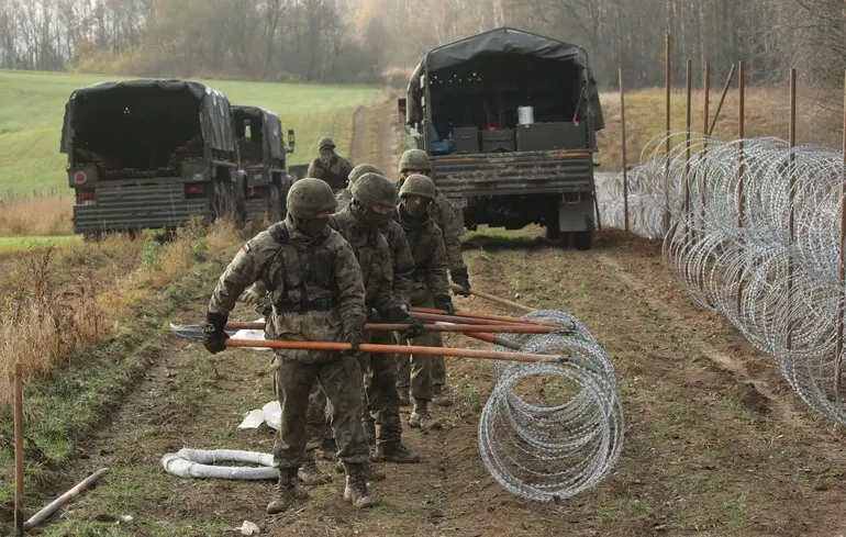 Польща відправляє 40 тисяч військових на кордон із РФ та Білоруссю 1