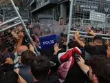 Протести у Стамбулі - поліція заблокувала штаб РНП після усунення керівництва - фото Протести у Стамбулі - поліція заблокувала штаб РНП після усунення керівництва - фото 19