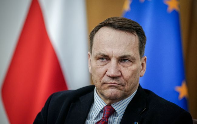 Сікорський заявив, що Трампу вже час побачити, що Путін насміхається з нього 1