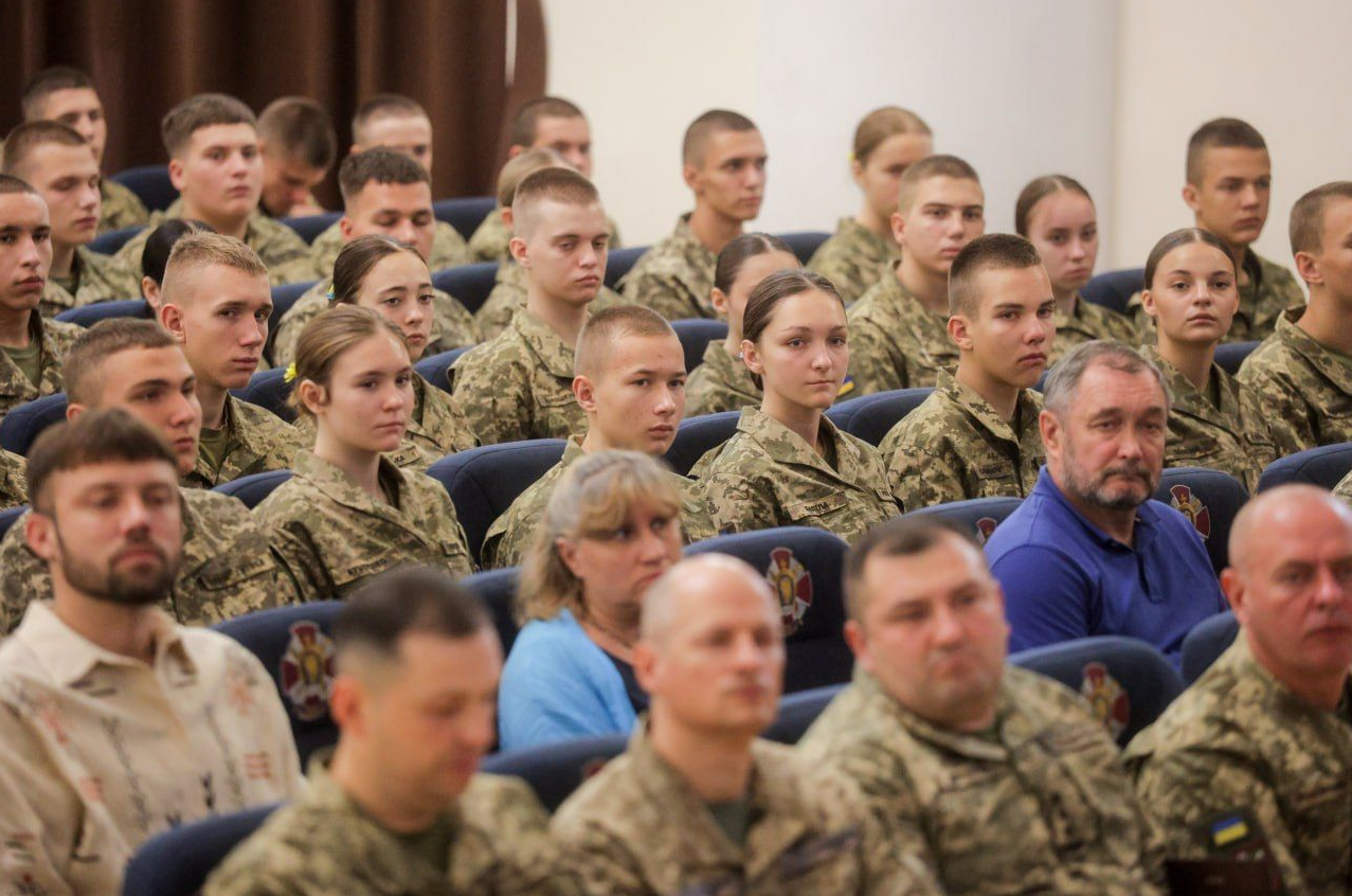 Військових ліцеїв в Україні може стати більше - міністр Шмигаль про розширення мережі освіти 8