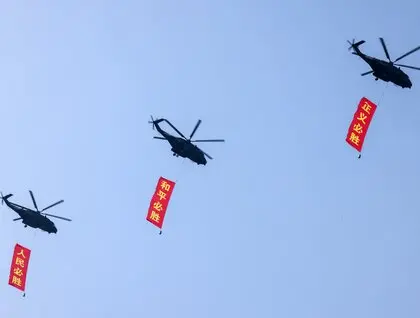 Військовий парад у Пекіні - Яке новітнє озброєння показав лідер Китаю - фото - відео Військовий парад у Пекіні - Яке новітнє озброєння показав лідер Китаю - фото - відео 34