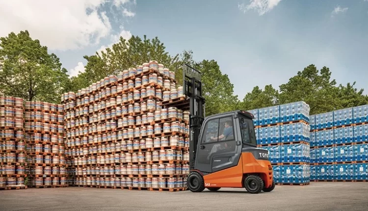 Вилкові навантажувачі Toyota для продуктового складу 1