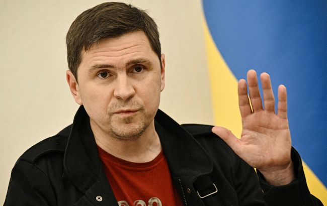 Виїзд чоловіків за кордон - у Зеленського пояснили, чому випускати будуть не відразу 1