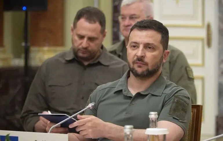 Засідання фракції Слуги народу - Зеленський говорив про вибори і критикував депутатів – Politico 1