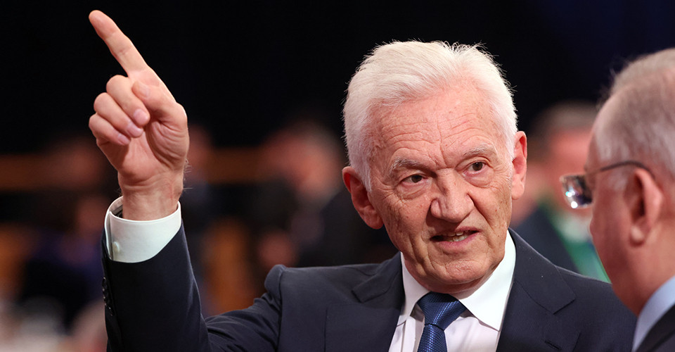 Активи Лукойлу хоче придбати компанія, яку заснував олігарх з оточення Путіна Активи Лукойлу хоче придбати компанія, яку заснував олігарх з оточення Путіна 1