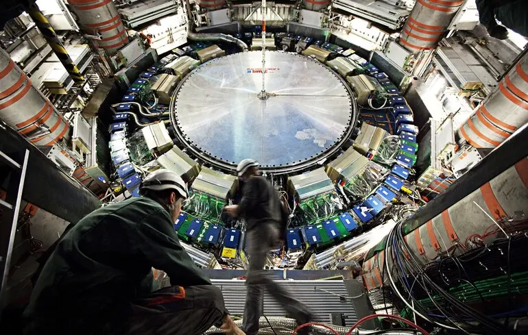 Харківські вчені у CERN - українські науковці виростили кристали під обстрілами 5