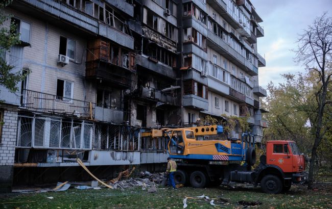 Київ надав матдопомогу 22 тисячам мешканців через руйнування житла від обстрілів РФ Київ надав матдопомогу 22 тисячам мешканців через руйнування житла від обстрілів РФ 2
