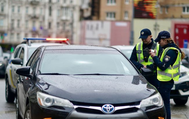 Коли поліція проводить огляд на сп’яніння і що буде, якщо водій відмовиться від драгера - пояснення патрульної поліції Коли поліція проводить огляд на сп’яніння і що буде, якщо водій відмовиться від драгера - пояснення патрульної поліції 1