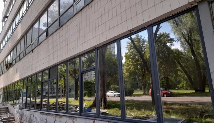 Ламіновані ПВХ-вікна: колір, текстури, догляд і стійкість до УФ 6 Ламіновані ПВХ-вікна: колір, текстури, догляд і стійкість до УФ 5