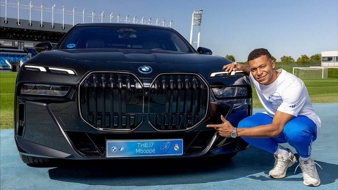 Лунін та зірки Реала отримали BMW - хто які моделі обрав, фото та відео 3
