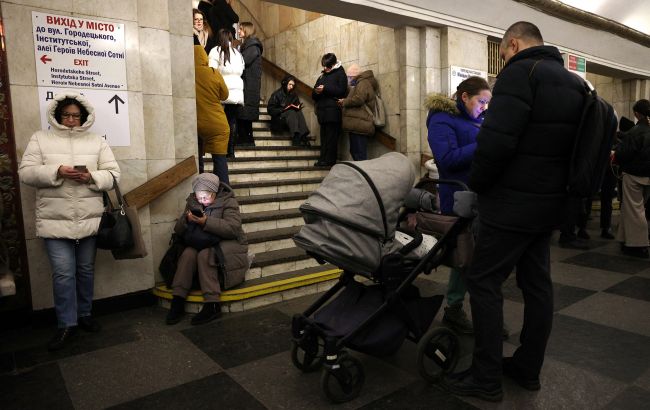 Метро у Києві працює з обмеженнями після обстрілу РФ 1