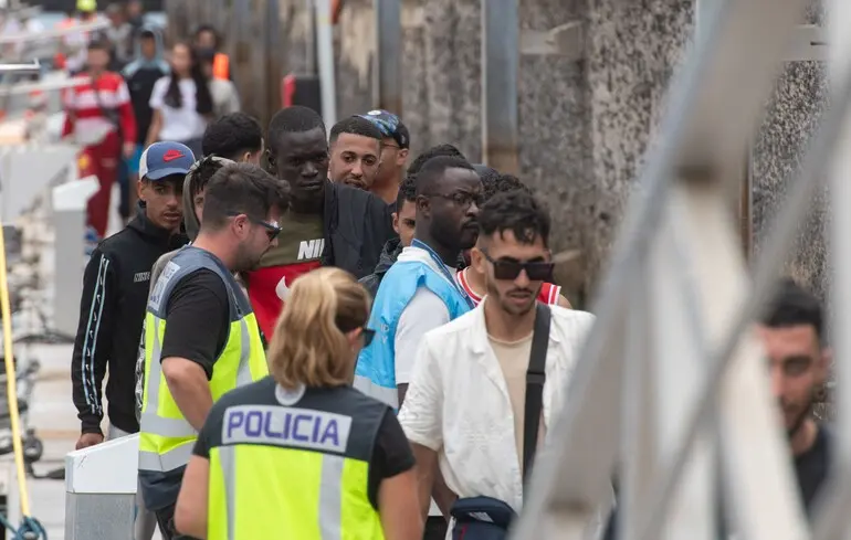 Міграційна політика Трампа - США скоротили до мінімуму дозволи на імміграцію Міграційна політика Трампа - США скоротили до мінімуму дозволи на імміграцію 1